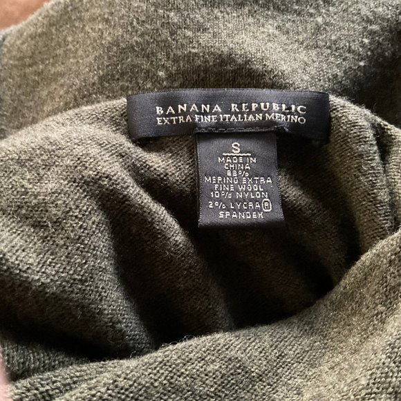 Banana Republic Soft Extra Fine Marino Wool Sweater - Small - Picture 3 of 3